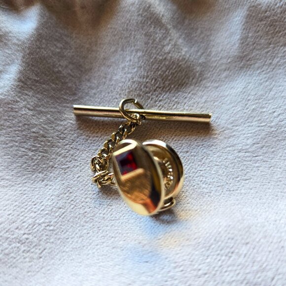 Vintage Hickok USA Gold Tone Tie Tack with Ruby Red Stone - Picture 3 of 6